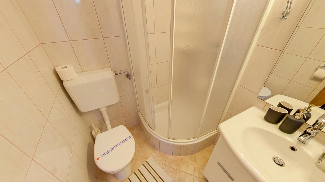Apartmani Nena Povljana Eksteriør billede